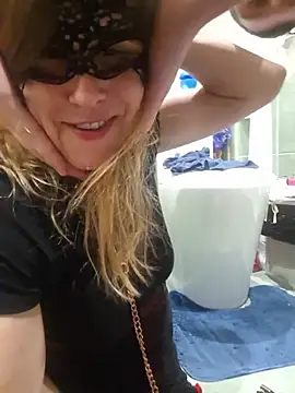 yammi yammi Banana in the #mouth 🤤💦👅 – video modela na kameri milffa