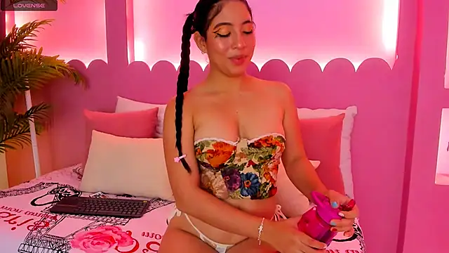 hi hi here a sweet girl - video van Holy_Lux cam-model