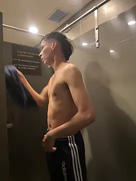 I FUCK MY ASS WITH A DILDO AND I CUM IN THE GYM