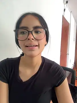 show boobs - video by kitty_rousse01 cam model