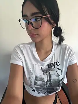 SEXY TWERK - video by kitty_rousse01 cam model