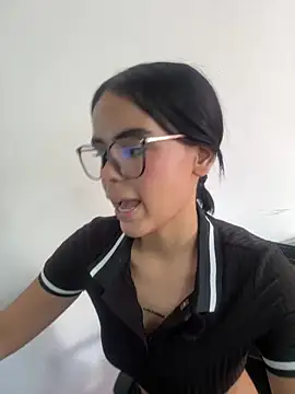 zoom pussy - video by kitty_rousse01 cam model