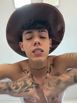 cowboy milk? – video modela na kameri Tommy_valverde