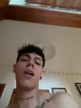 in my house silence please – video od webkamerové modelky Tommy_valverde