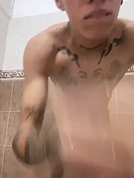 shower– Tommy_valverde kameramodell videója
