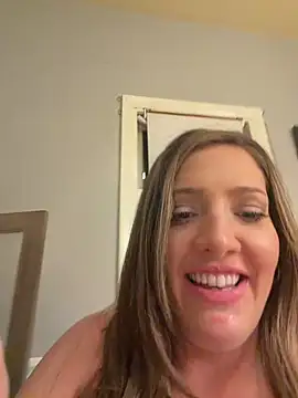 [18 May 03:49] Public Show - video di hollyharmd modella di cam