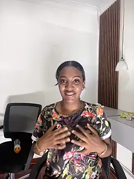 mi primer pvt 😁😁 - video by Emi_rousse cam model