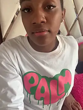 TOTAL NAKED 👿 - vídeo de Emi_rousse modelo de câmara