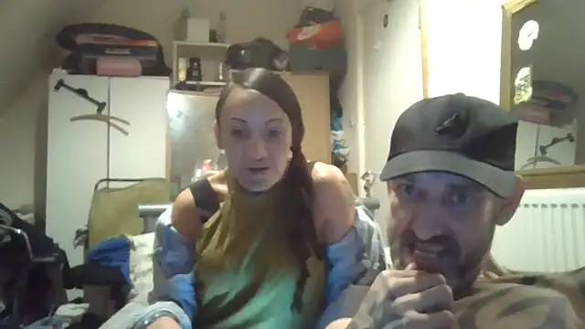 [14 Mar 03:40] Private Show - video di DOUBLETROUBLE7773 modella di cam