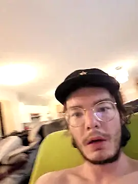 [12 Apr 19:23] Public Show – video af KinkyKittyBoy cam-model