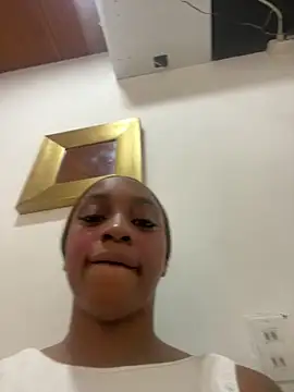 Chut, ils vont nous entendre - Vídeo de LiaTrainor, modelo de vídeos