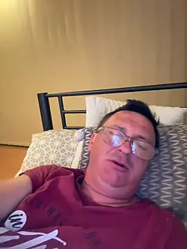 Vídeo em tendência de modelo na câmara Jozefbull 7045