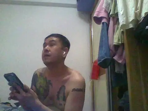 [10 Mar 10:00] Public Show - video di HaoKaTrC modella di cam