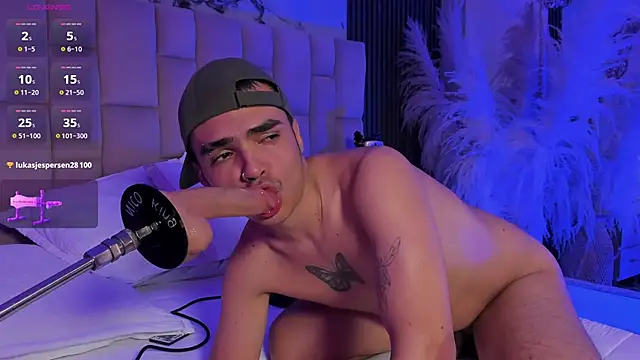 Being an obedient slut, you can find this in my shows 😈 - vídeo de la modelo de cam NicoKinggs_