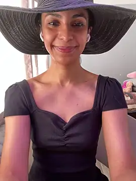 #tease #littleblackdress #smalltits #feetsoles #footfetish[26 May 12:16] Spy Show - karlatiburcio 캠 모델의 동영상