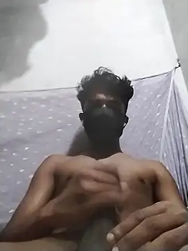 [16 Mar 04:18] Public Show – видео вебкам-модели xxx_desi_boy1