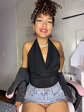 ZOOM PUSSY AND FINGERING