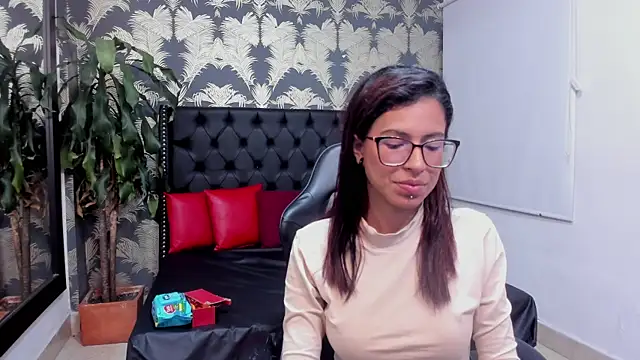 [30 Apr 12:27] Private Show - video by Emily_Lopera cam model