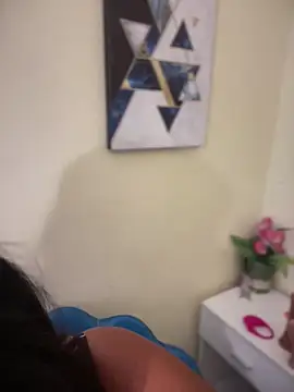SEXY TWERK AND DILDO FROM BEHIND - video di SamaraDesire modella di cam