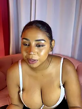 BOUNCE TITS - video di SamaraDesire modella di cam