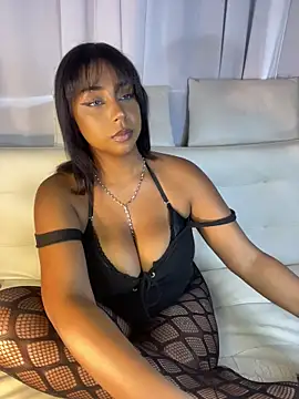SPREAD LEGS AND VIBRATOR INSIDE - video di SamaraDesire modella di cam