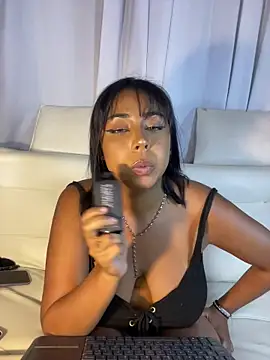 BEING SEXY - video di SamaraDesire modella di cam