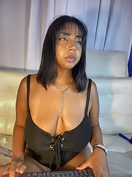DELICIOUS TITJOB AND BLOOWJOB - video di SamaraDesire modella di cam