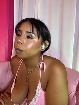 TWO FINGERS INSIDE - video di SamaraDesire modella di cam