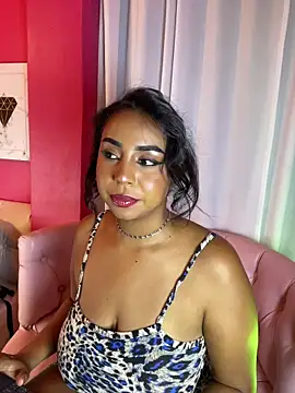 Teasing u naked - video di SamaraDesire modella di cam