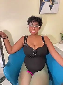 naked, spread ass and titsjob💦 - video di SamaraDesire modella di cam