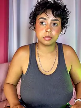 RUB MY CLIT NAKED - video di SamaraDesire modella di cam