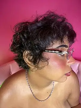 PLAY PUSSY - video di SamaraDesire modella di cam