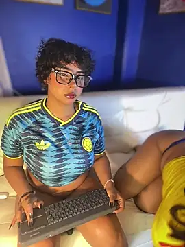 LESBIAN SHOW SO HOT - video di SamaraDesire modella di cam