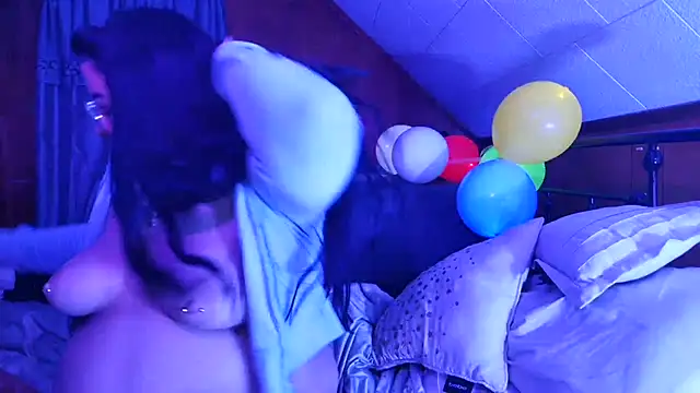 [30 Mar 22:02] Public Show- anal plug in ass 😈🔥 - video di forbiddennymph modella di cam