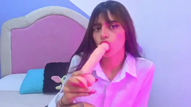 come play with your little one! - Video von Sofy_Durand Cam-Model