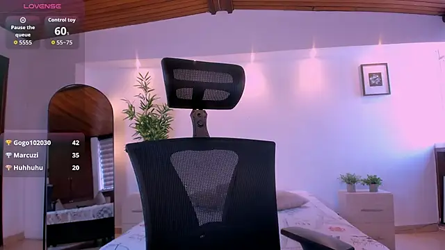 Show FINGERS PUSSY - video by mily_Lopez cam model