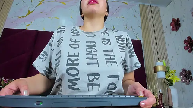mira como salen las tetas saltando🫦Look how her boobs bounce - видео от уебкам модела Lia_Nikol