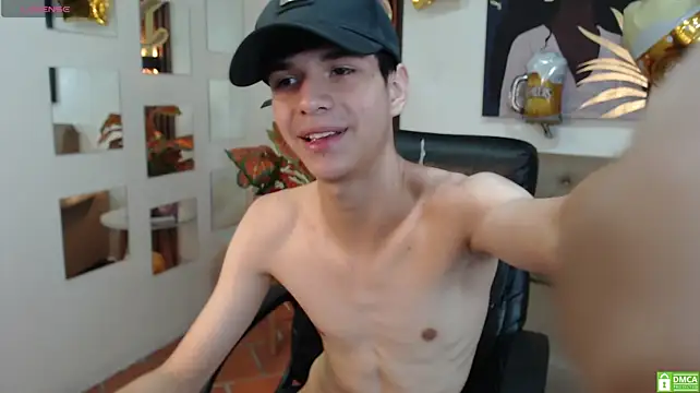 MAXI GIVES US A NICE BODY TOUR - video by maxim_rod cam model