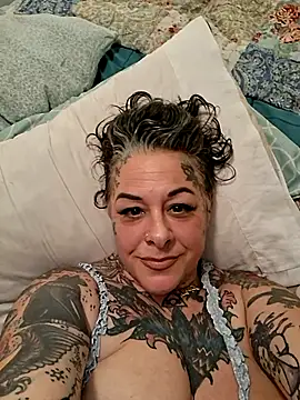 Oops, your  offspring caught us－カメラキャストのKitty_bangの動画