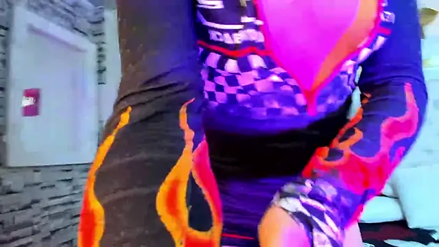 sexy dance and play with me - video oleh Delphine_doll kamera model