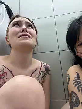 Strangers touch my and Lolla wet pussies in toilet💋