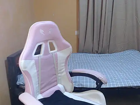 [30 Apr 11:13] Private Show - video by yourlenda cam model