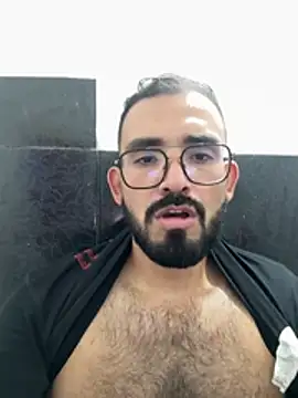 [10 Jun 17:59] Private Show – video od webkamerové modelky big_bearman