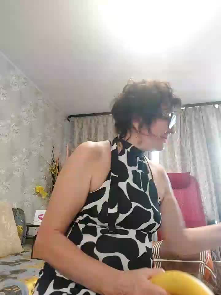 [11 Aug 16:33] Private Show playing with a banana! ass and pussy - ক্যাম মডেল LaliaMia-এর ভিডিও