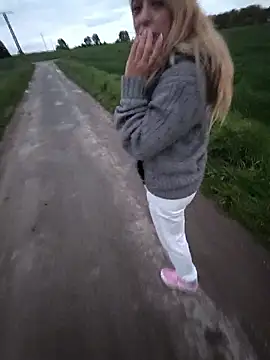 Public naked walk and blowjob - video SilvyDiamond kameramallilta