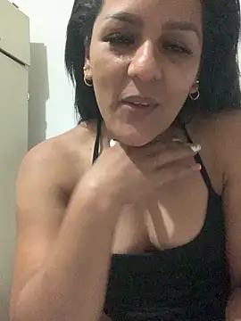 Warm Home 🔥 — filmik tyraba, modela(-lki) na kamerkach