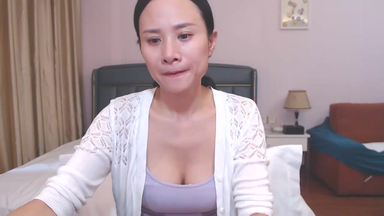 脱衣舞Sexy strip dance - video by luvlily520 cam model