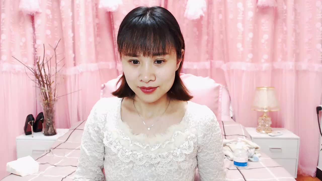 zoom pussy ass近  距离看屁股和bb - video by luvlily520 cam model