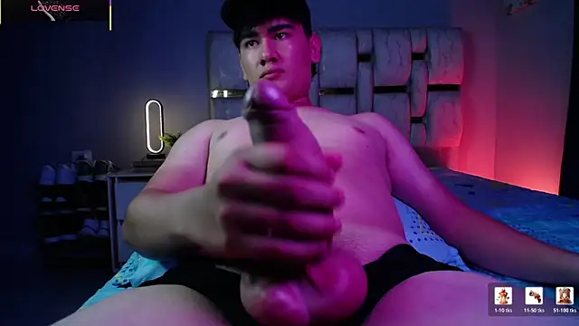 [15 Apr 18:10] Public Show – video od webkamerové modelky Andruetxx