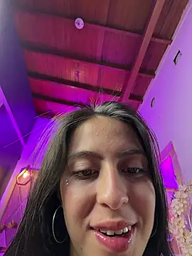 playing with my vibrating toy lush in my pussy😈🔥